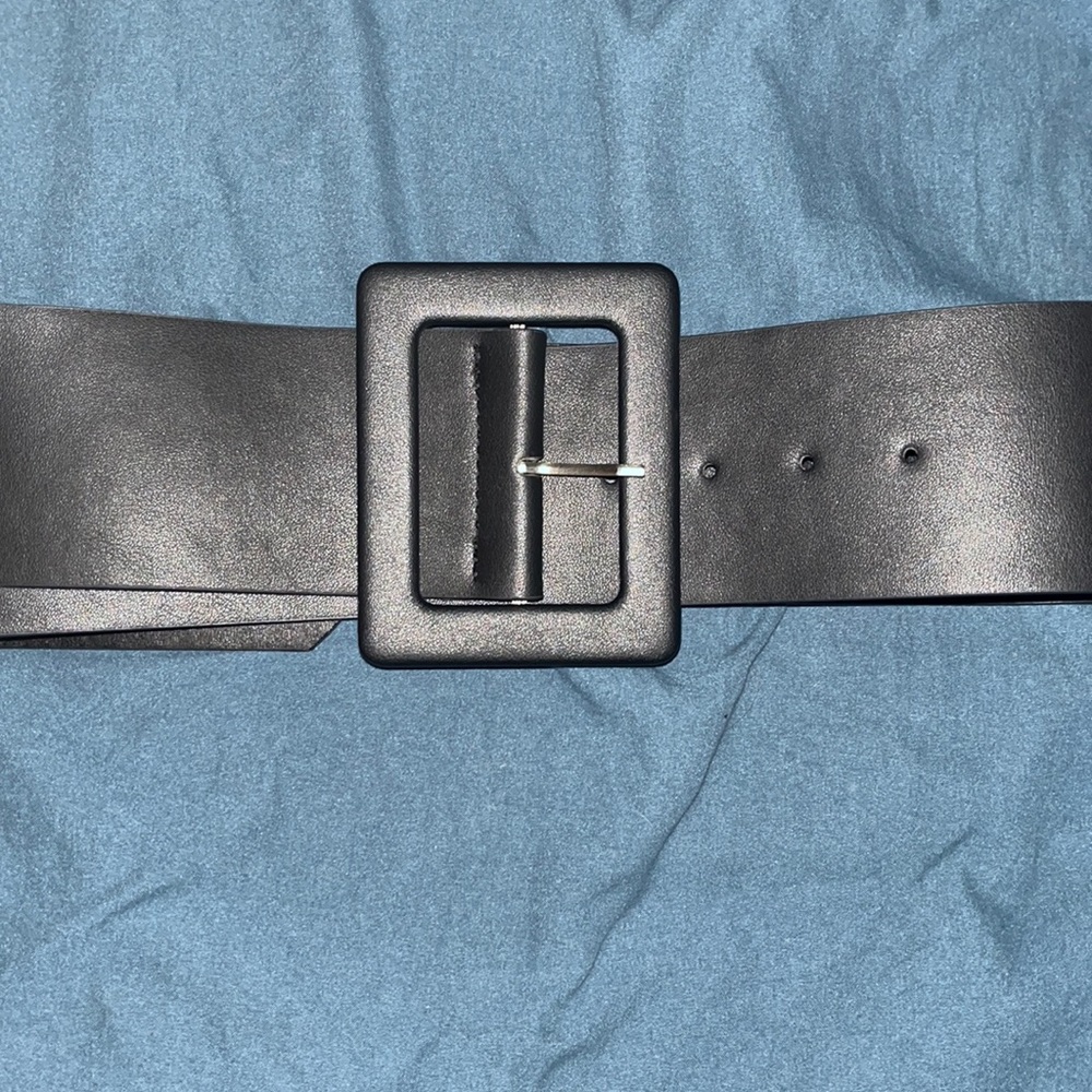 Wide black belt